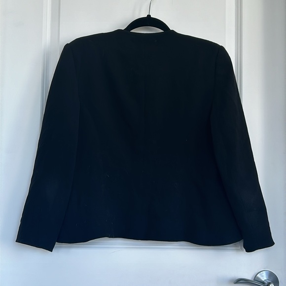 ARITZIA blazer - Picture 2 of 2